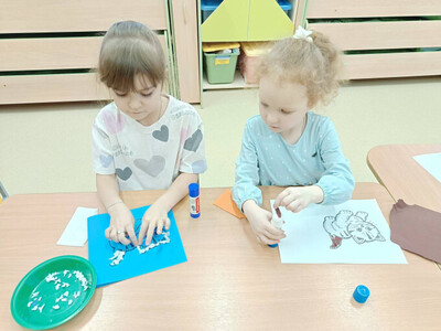 Детское художественное творчество по теме