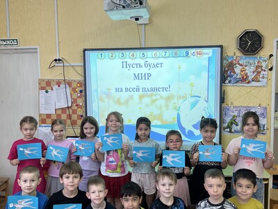 Дети с поделками